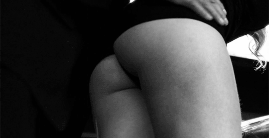 justinesoumise:  sur le capot…