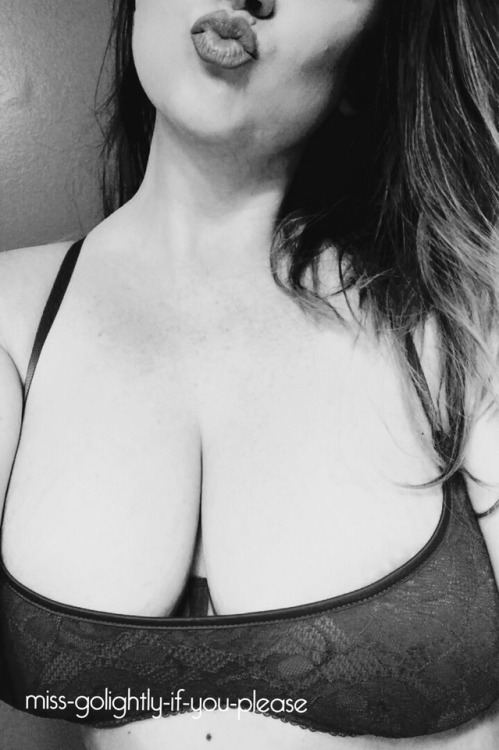 justmyboobs: Happy Lips and Tits Friday, beautiful! ✨ miss-golightly-if-you-please.tumblr.com