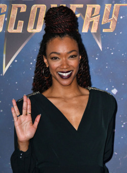 celebsofcolor:Sonequa Martin-Green attends the ‘Star Trek: Discovery’ photocall at Millbank Tower on November 5, 2017 in London, England.