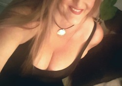 curiouswinekitten2:  Happy Cleavage Sunday to fabulous you and  your followers @curiouswinekitten2 … be gentle… it’s my first time here! @wanttowatchme 💋  😍😍😍.    Omg!  A newbie.  You are gorgeous and a most welcomed addition.  Go smash