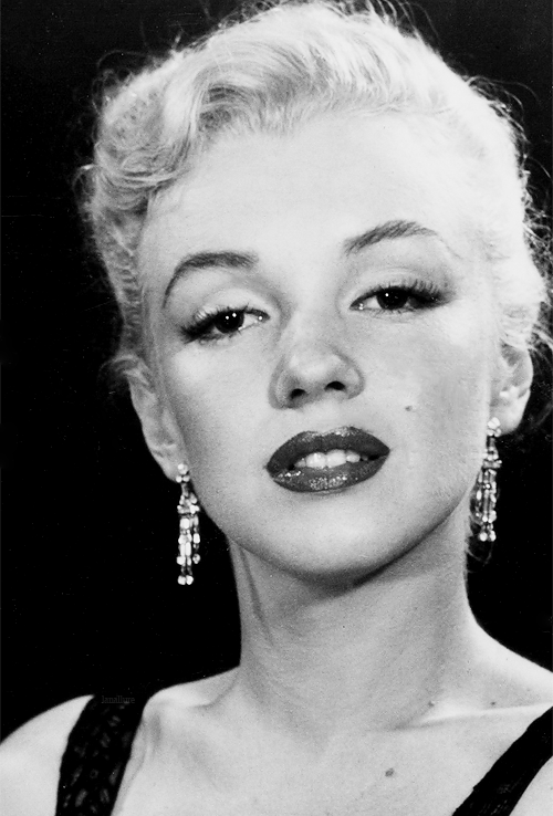 Embracing Womanhood — lanallure: Marilyn Monroe by Ed Clark, 1950.
