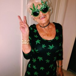 jusslittlestoner:  Baddie Winkle - dopest grandma ever!