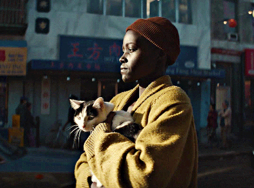 LUPITA NYONG'O As SAM (featuring Some Frodo)A QUIET PLACE: DAY ONE (2024) Dir. Michael Sarnoski