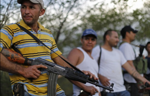 cerebralzero:fnhfal:Mexican vigilantes.Grupos de Autodefensa Comunitaria