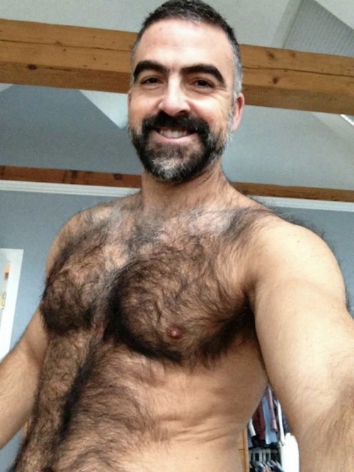 Definitely like what I see of this handsome, hairy, sexy man - WOOF