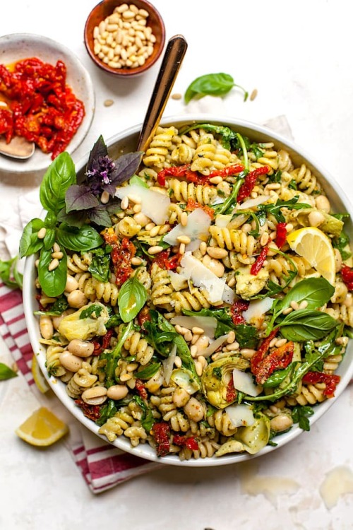 Daily-Deliciousness:  Sun Dried Tomato, White Bean, Artichoke &Amp;Amp; Pesto Pasta