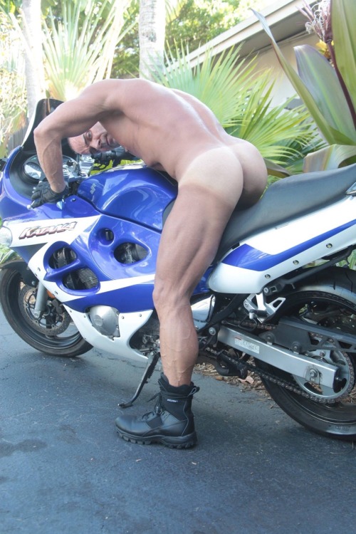 buddbutt:  Climb on and climb in 