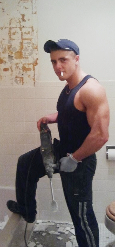 realmenstink:  SMOKN HOT BLUE COLLAR STUD !!! 