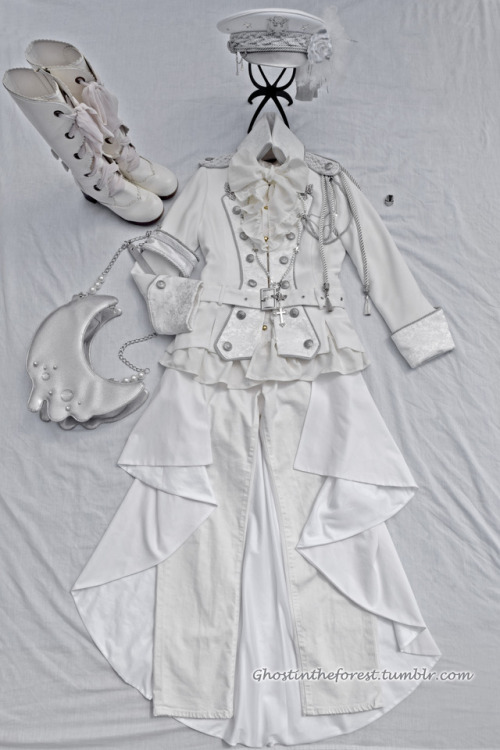 My Captain Hollow Coordinate from Omnia Vanitas Day 2Alice and the Pirates: Jacket, blouse, boots, r