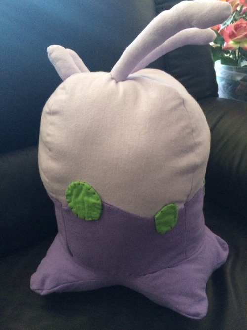 nom-nom-keiko:Goomy plush is done! Considering I started drafting his patrern freehand on Friday I&r