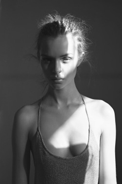 senyahearts:  Josephine Skriver in “Blink