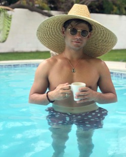 celebswhogetslepton:@garrettclayton1: 