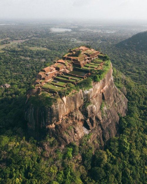 different-landscapes: Sigiriya, Sri Lanka  Photo by Niklas Soderlund