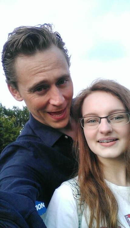 teacuptempestgetunique: TOM HIDDLESTON TOOK AN ACCIDENTAL SELFIE ON MY FRIENDS PHONE SIGNED MY NOTEB