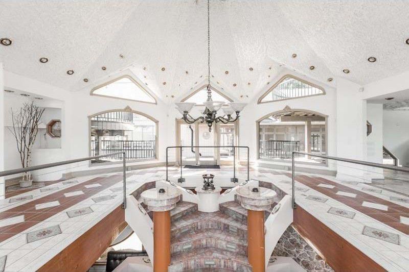 househunting:  $1,750,000 /11 brIndianapolis, INi’m so confused. submission. built