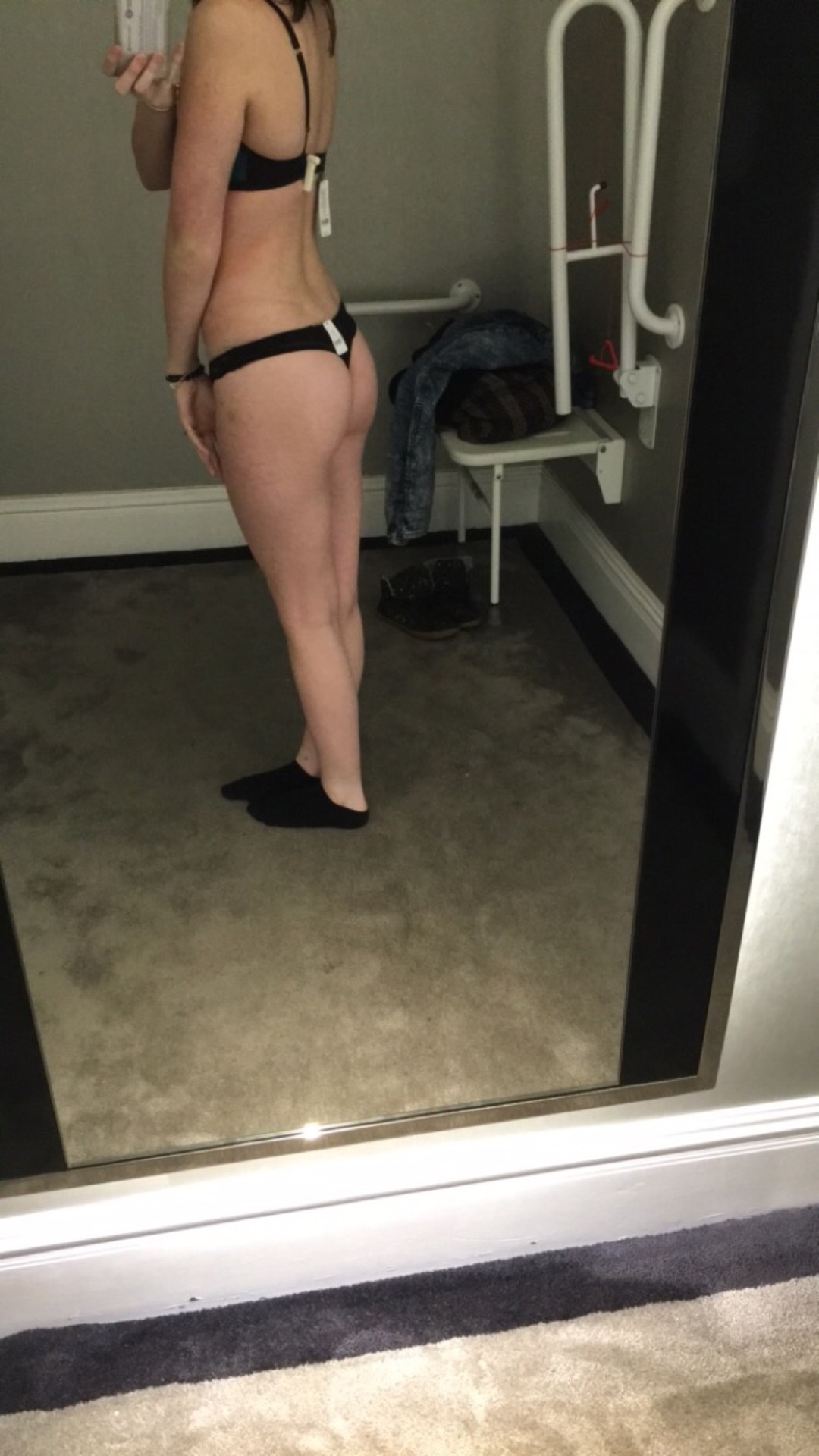 yourtouchtingles:  I had a whole load of fun in this gorgeous changing room in my