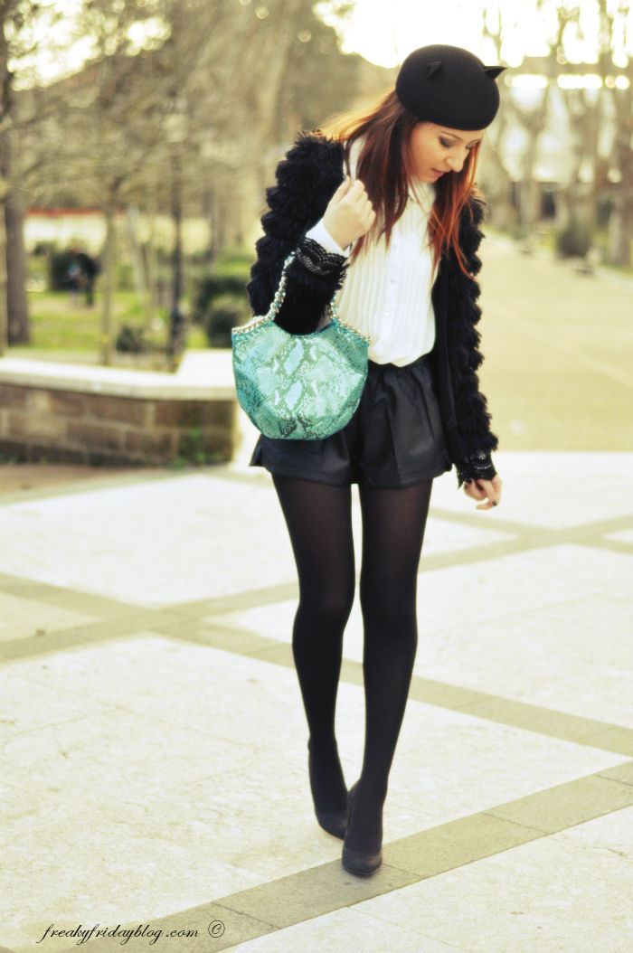 strumpfmode:  (via Freaky Friday: Emerald Bag) 