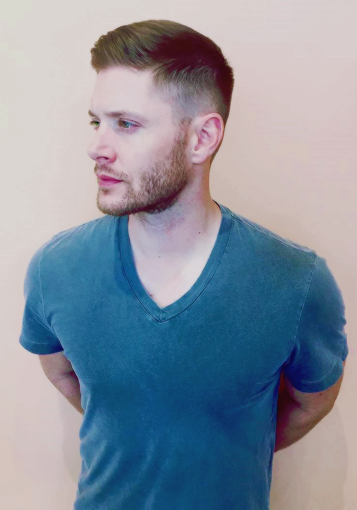 justjensenanddean:    Jensen Ackles sporting porn pictures