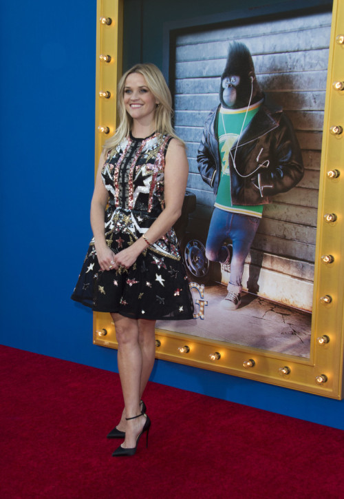 bestcelebritylegs:Reese Witherspoon toned legs at the ‘Sing’ red carpet