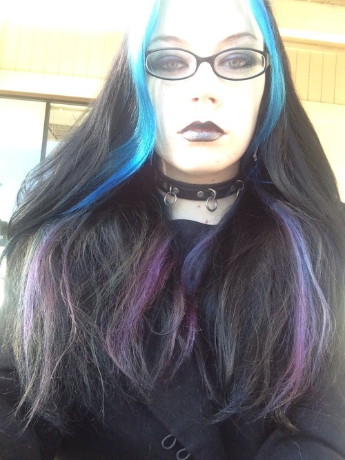 furiouskitten666:  Freshly dyed. Tried adding Manic Panic Hot Hot Pink to my faded blue ends and came out with this cool purple! Great success. 