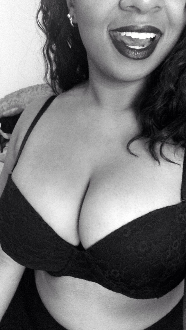 kocainekupcakes:  Lacy ⚫️ 