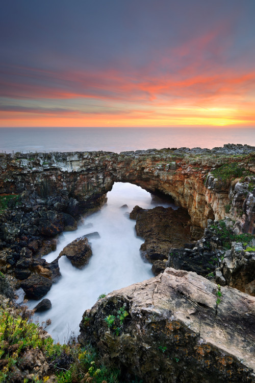 sundxwn:  Divine in Hell by Carlos Resende 
