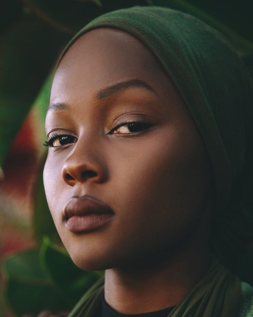 womenofwildwildwestafrica: IG: rakiamoctar So beautiful looking