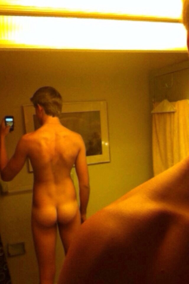 infiitetwink:  click for an infinite amount of twinks: http://infiitetwink.tumblr.comor