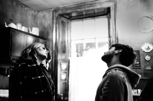 fortysixsunsets:  elizabethtudors:  adelesource:  “HELLO” - Behind the scenes    Loooooove this  😍😍😍😍😍