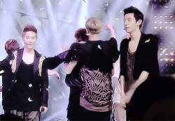 alpacariis:Tao lifting Luhan up and spinning him ^__^
