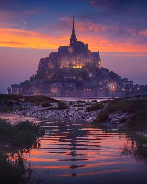 legendary-scholar:  Mont Saint-Michel.