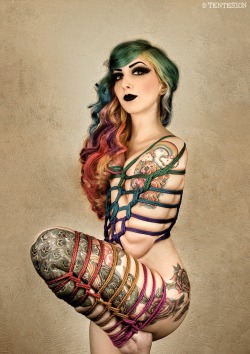 el-grandote:  bad-bad-bad-wolf:  thedracoprincess:  Rope and rainbows.  The rope matches her hair! I love the colored rope!     Mmmm, fuck yes.