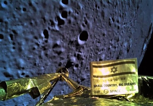 Last pics from Beresheet z”l1. Selfie 22 km above the moon.  Beresheet filmed itself with the moon i