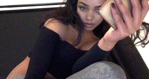 brownbbygirl:  j905:  just love me   it’s not hard