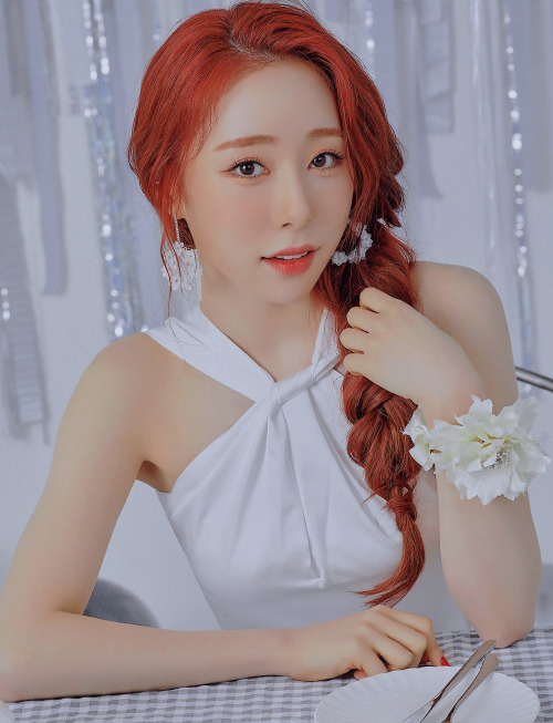 yeonjung universe photoshoot: light silver