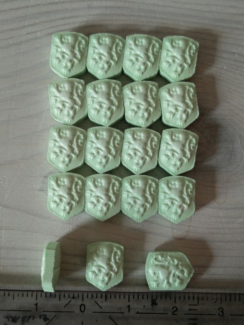 Neon Yellow Dutch Lion20mg 2C-BTo me, they look exactly like the green 4-FA version but they’re an o