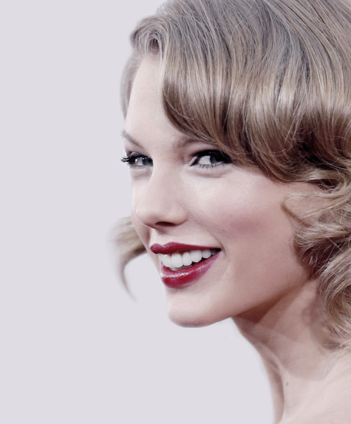 wonderlandtaylor: One of my big goals as a human being is to continue to write what’s really h