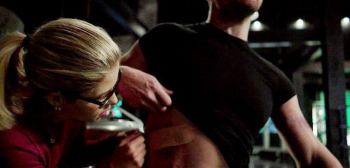 feilcityqueen:  wifey taking care of injured hubby