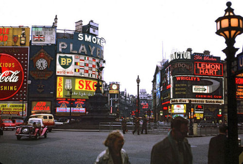 Piccadilly Circus 1962
