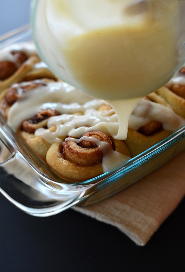 vegan-yums:  Worlds easiest vegan cinnamon rolls / Recipe 