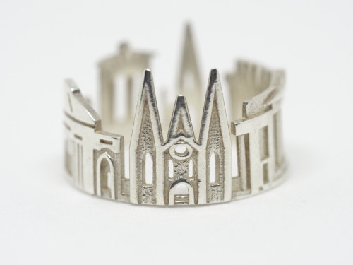 culturenlifestyle:Elegant Cityscape Rings by Ola Shekhtman Jewelry designer Ola Shekhtman (previously featured here) began her professional career as a goldsmith student in St. Petersburg, Russia. Shekhtman’s exceptional talent allows her to hand make