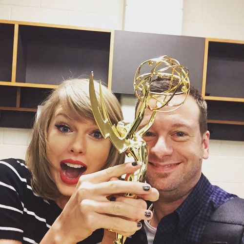 tswiftdaily:davidcook88: Surprise! @taylorswift & Emmy (x)