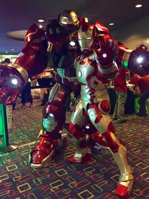 cosplay-gamers:  Hulkbuster/Veronica from Avengers 2: Age of Ultron 8-foot costume made by Happy Heroes 4 Hire in 3 monthsHulkbuster worn by Pablo BairanHulk worn by Cyrus DistorIron Man Mk 42 worn by Anthony BalayongHulk and Iron Man also made by Happy