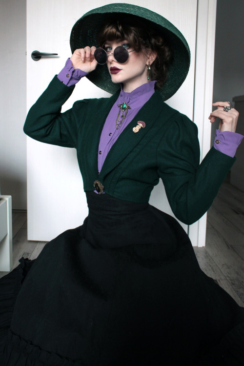  PoisonOutfit rundownJacket: vintageSkirt: second-hand Victorian MaidenUnderskirt: second-handBlouse