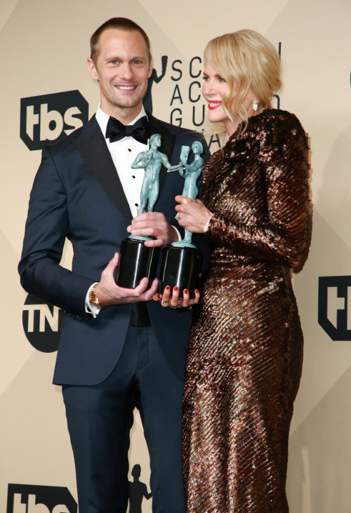 alexanderskarsgardonline: Alexander Skarsgard &amp; Nicole Kidman with their SAG Awards on 1/21/