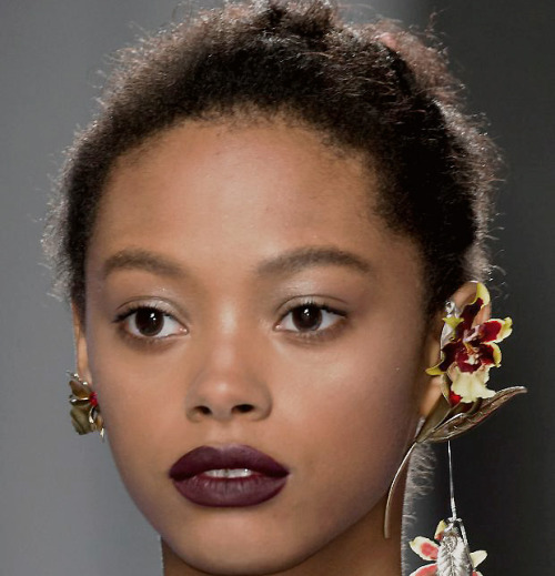 controlledeuphoria:  driflloon:  londone meyers  @ rodare fw16     Give me those earrings or I will die!!!