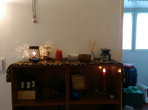 Getting ready for Hellenic Chinese New Year (Exegesis! It has a name!). Spouse and I cleaned the shr