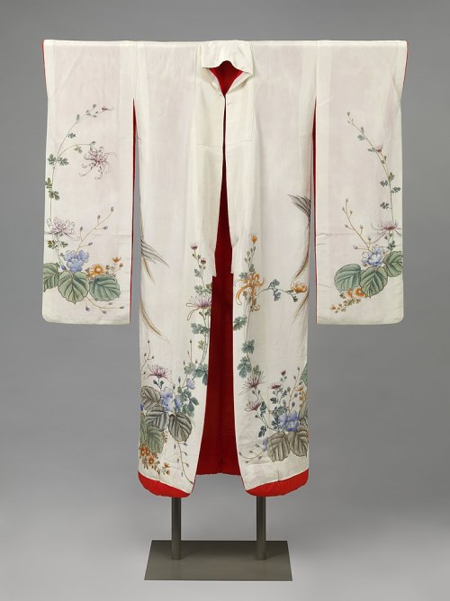 heaveninawildflower:Japanese Kimonos from Rijksmuseum.1) Red crepe silk (chirimen) with yuzen decora