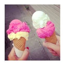 tropicalmilk:  🍦 With ma beeb 🍦 (bij