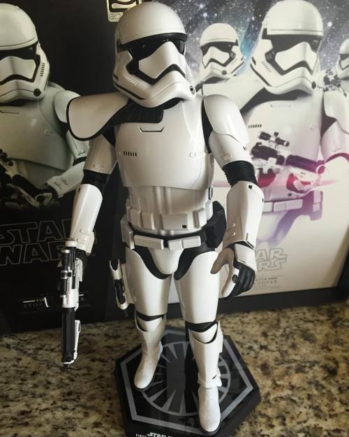 starwarsfreak: TFA Stormtrooper! #hottoys #sideshow #starwars #thefirstorder